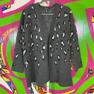 Ellen Tracy, Grey Leopard Print Sweater. Size Large. In excellent condition!